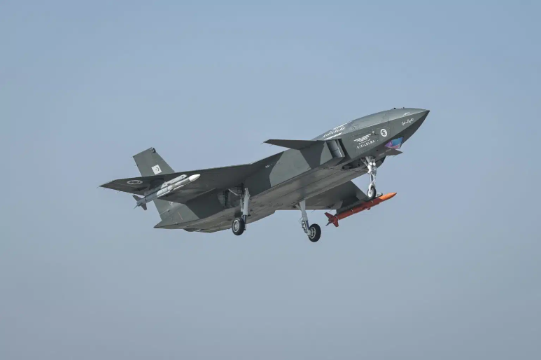 আকাশের যুদ্ধের নতুন যুগ: কিজিলএলমা এর এয়ার-টু-এয়ার সাফল্য | New Era in Aerial Combat: KIZILELMA Air-to-Air Success