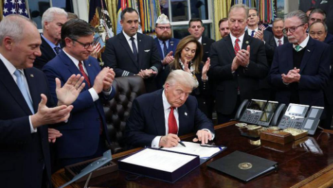 “It’s a great day” – ট্রাম্পের সইয়ের মাধ্যমে শেষ হলো ইতিহাসের দীর্ঘতম শাটডাউন