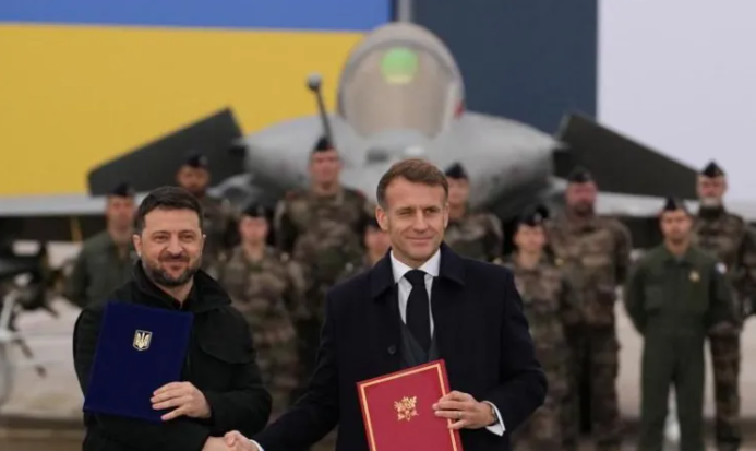 ইউক্রেনের ইতিহাস পরিবর্তন: ফ্রান্স থেকে সম্ভবত ১০০ রাফাল যুদ্ধবিমান ক্রয় ‘কৌশলগত গেম-চেঞ্জার’ | 